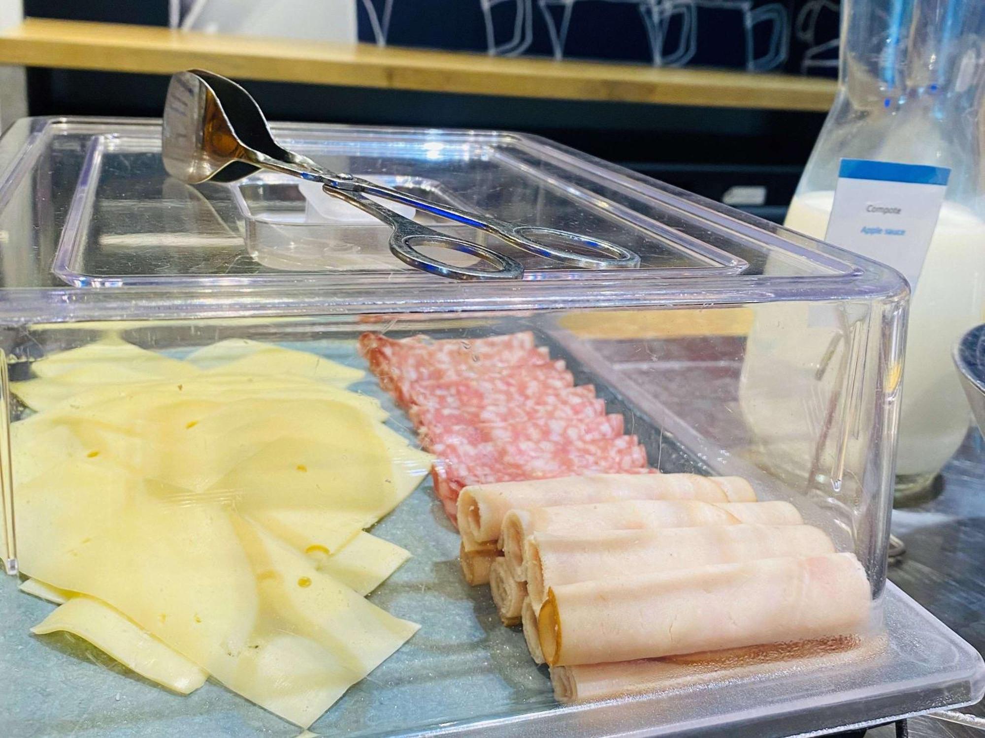 宜必思快捷蒂耶里堡酒店 马恩河畔埃索姆 外观 照片